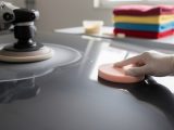 découvrez les étapes à suivre après le clay bar : polishing, application de sealant ou cire pour une carrosserie brillante et protégée.