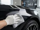 découvrez des méthodes efficaces pour enlever les micro-rayures sur votre voiture noire et retrouver une peinture parfaite et brillante facilement.