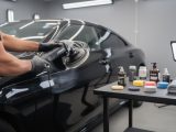 découvrez les meilleures techniques et produits pour polir votre voiture noire sans commettre d'erreurs. guide complet pour un fini parfait et éclatant.